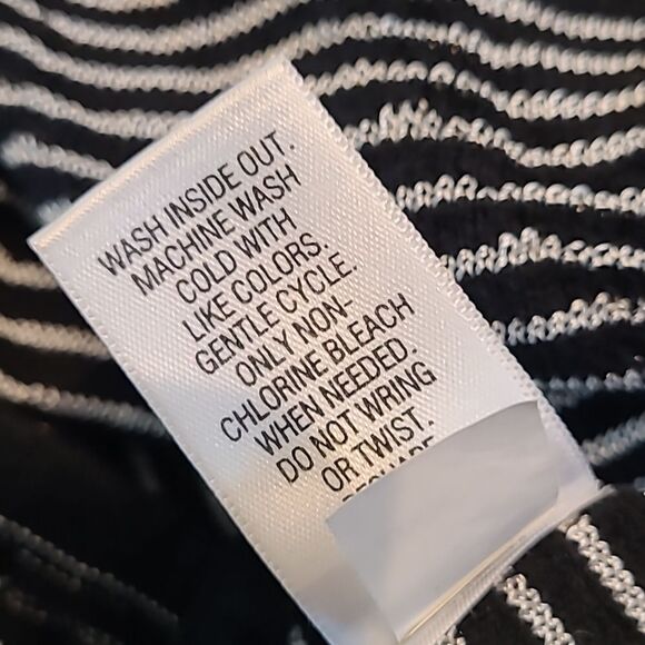 Dana Buchman sz L geometric design black and gray tunic top - Picture 10 of 10